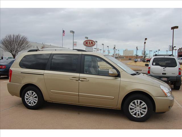 Kia Sedona 2011 photo 1