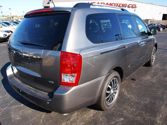 Kia Sedona 2011 photo 4