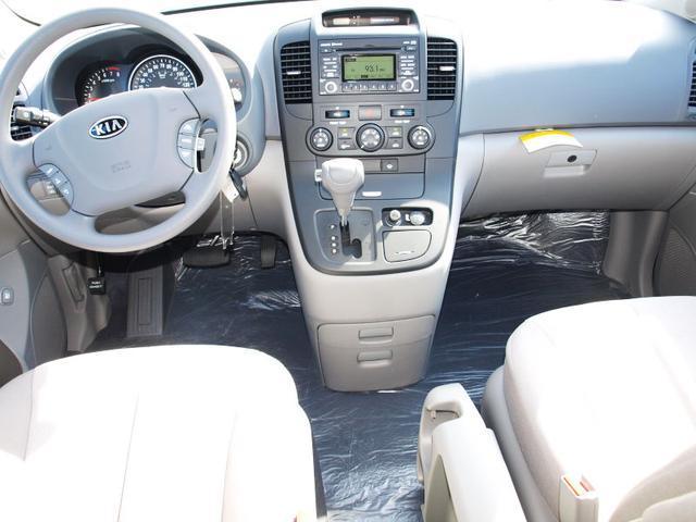 Kia Sedona 2011 photo 2