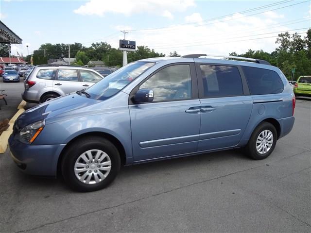 Kia Sedona 2011 photo 1