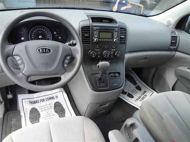 Kia Sedona 2011 photo 3