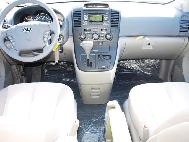 Kia Sedona 2011 photo 2