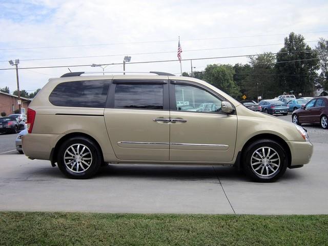 Kia Sedona 2011 photo 4