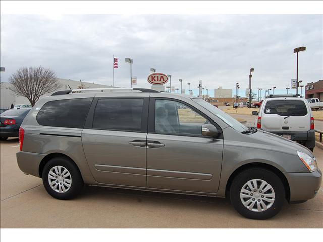 Kia Sedona 2011 photo 1