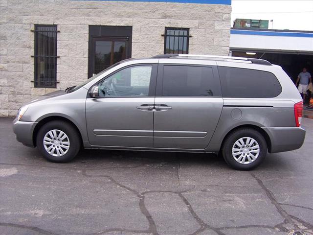 Kia Sedona 2011 photo 2