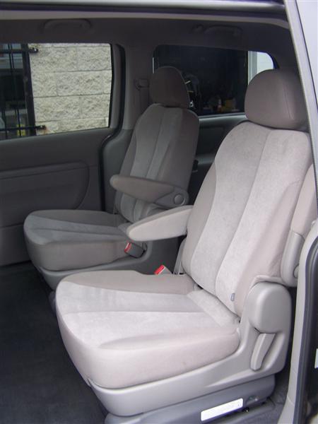 Kia Sedona 2011 photo 4