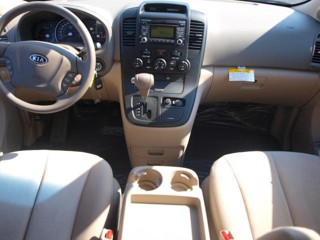 Kia Sedona 2011 photo 2