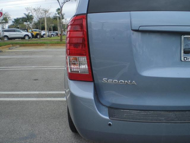 Kia Sedona 2012 photo 3