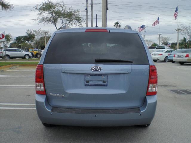 Kia Sedona 2012 photo 4