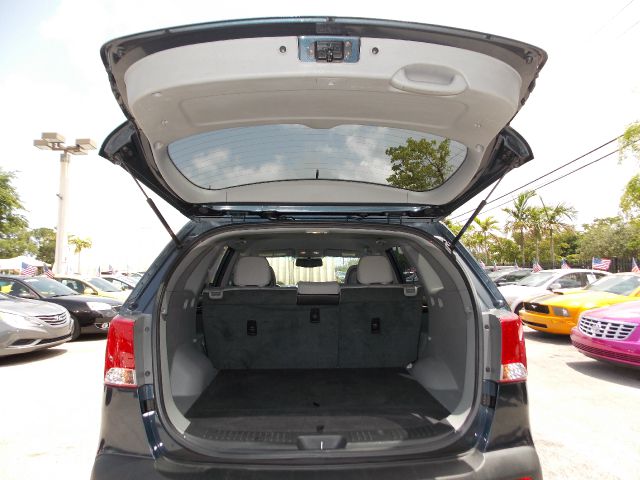 Kia Sorento 2011 photo 2