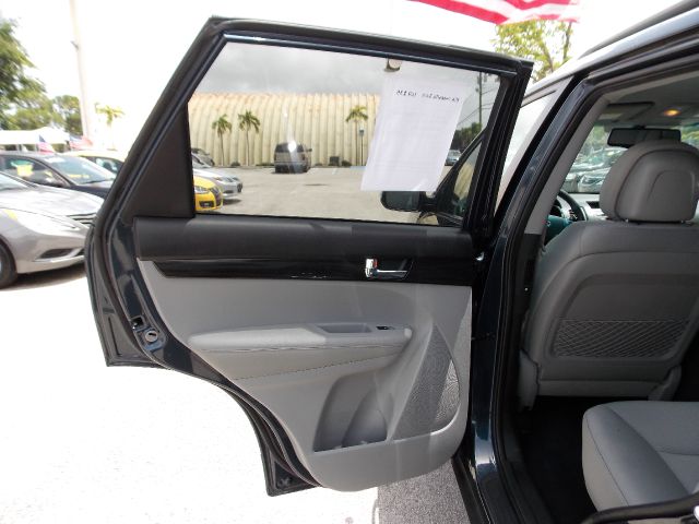 Kia Sorento 2011 photo 21