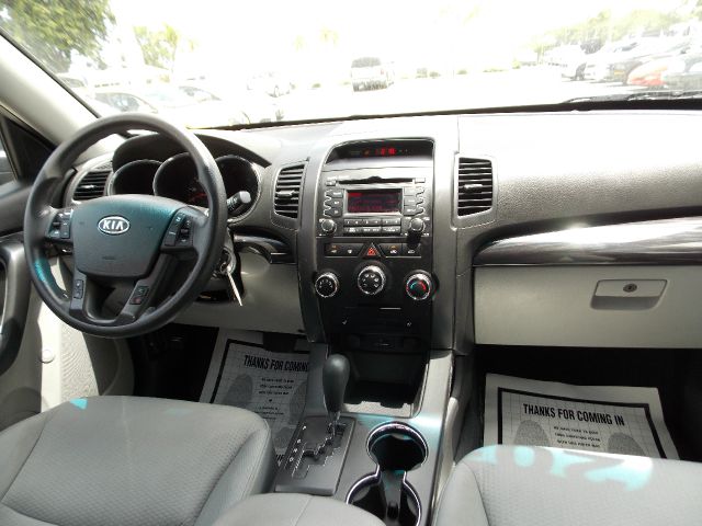 Kia Sorento 2011 photo 35