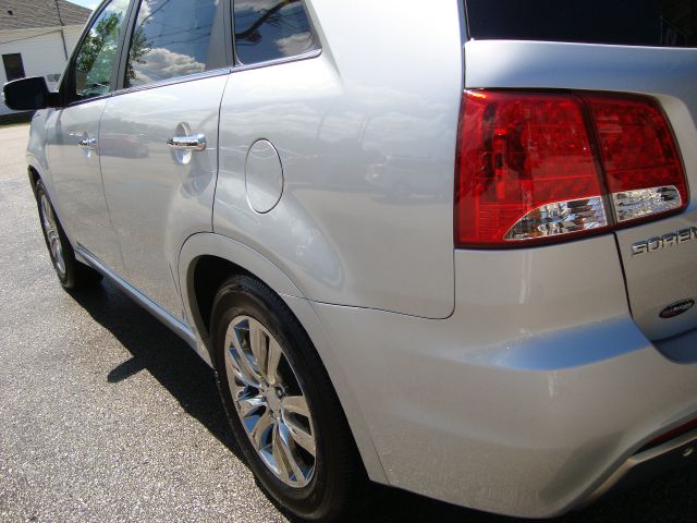 Kia Sorento 2011 photo 18