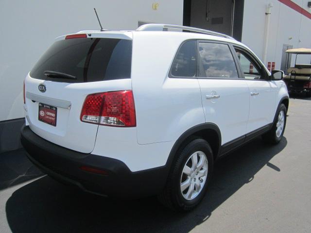 Kia Sorento 2011 photo 2