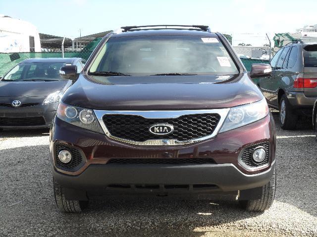 Kia Sorento GL Front-wheel Drive SUV