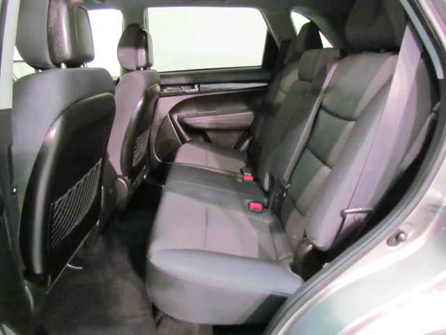 Kia Sorento 2012 photo 16