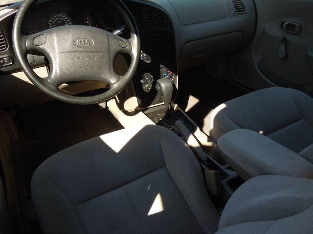 Kia Spectra 2002 photo 2