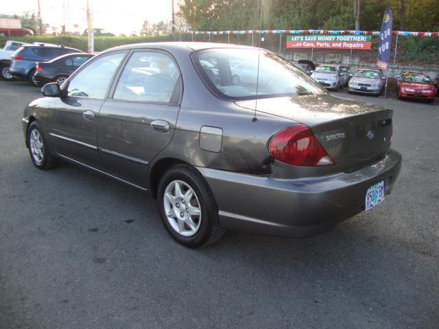 Kia Spectra 2003 photo 3