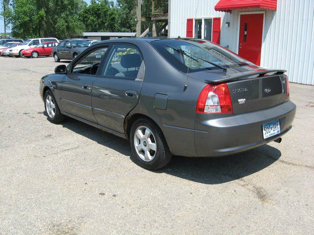 Kia Spectra 2003 photo 2