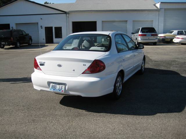 Kia Spectra 2003 photo 3