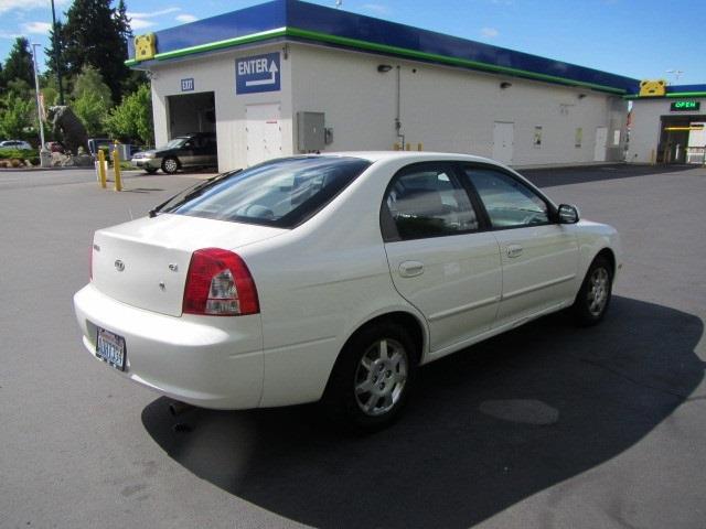 Kia Spectra 2004 photo 2