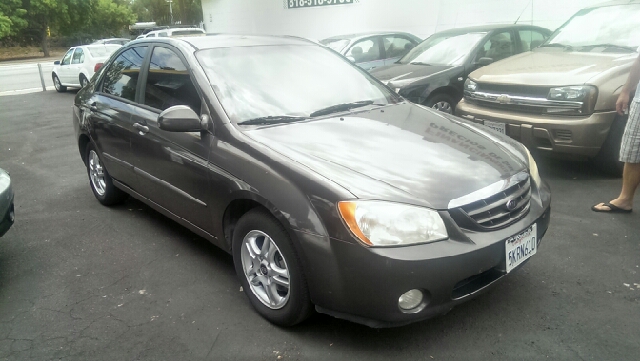 Kia Spectra 2004 photo 2