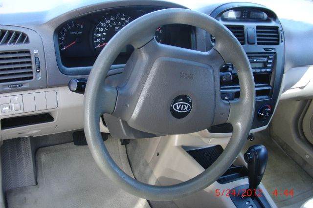 Kia Spectra 2004 photo 2