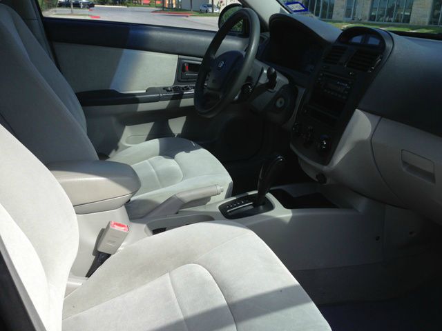 Kia Spectra 2004 photo 10