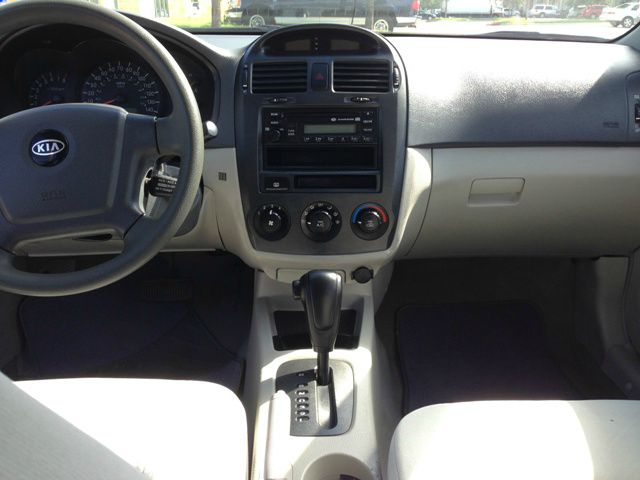 Kia Spectra 2004 photo 2