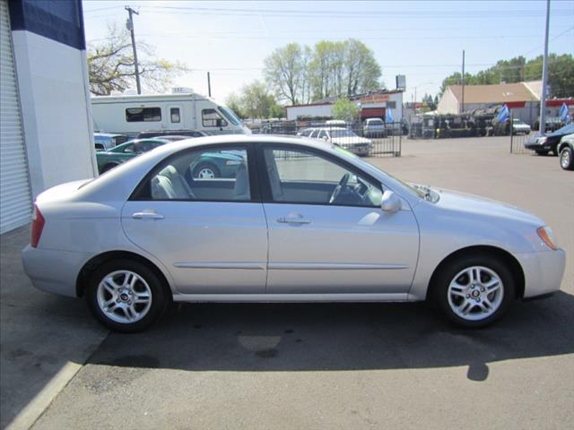 Kia Spectra 2004 photo 1