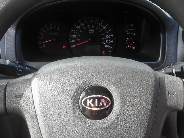 Kia Spectra 2005 photo 10