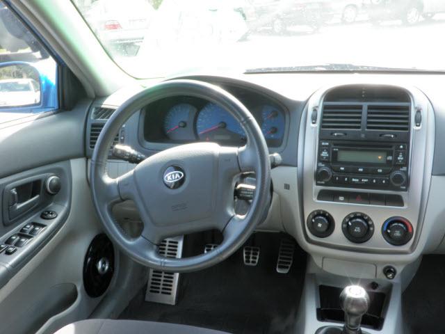 Kia Spectra 2006 photo 2