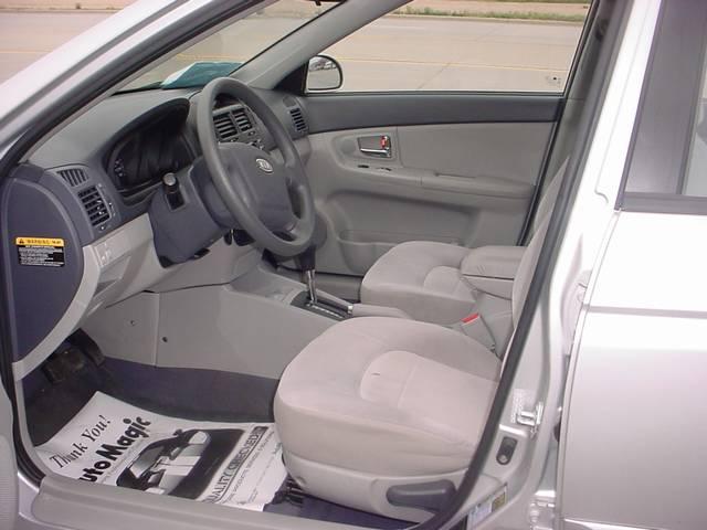 Kia Spectra AWD, REAR DVD, Navigation, 3RD ROW, Mem/heat Seats Sedan