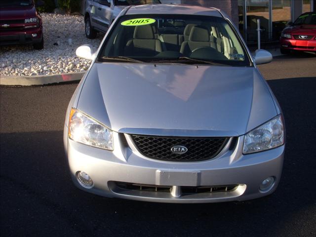 Kia Spectra5 2005 photo 4