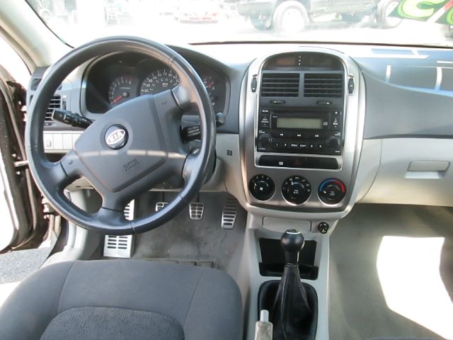 Kia Spectra5 2005 photo 1