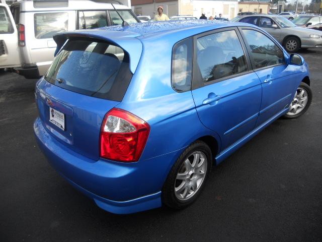 Kia Spectra5 2005 photo 2