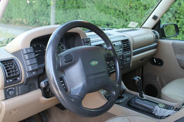 Land Rover Discovery II 2000 photo 16