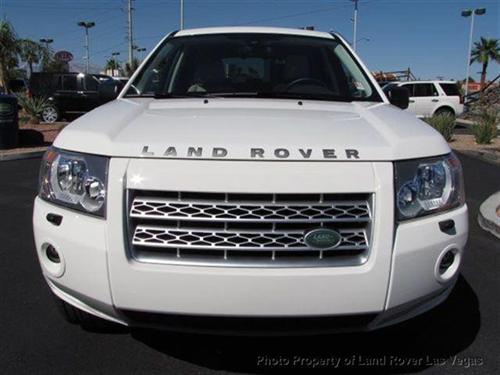 Land Rover LR2 2010 photo 2