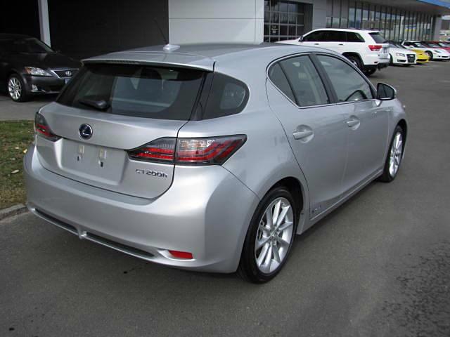 Lexus CT 200h 2012 photo 2