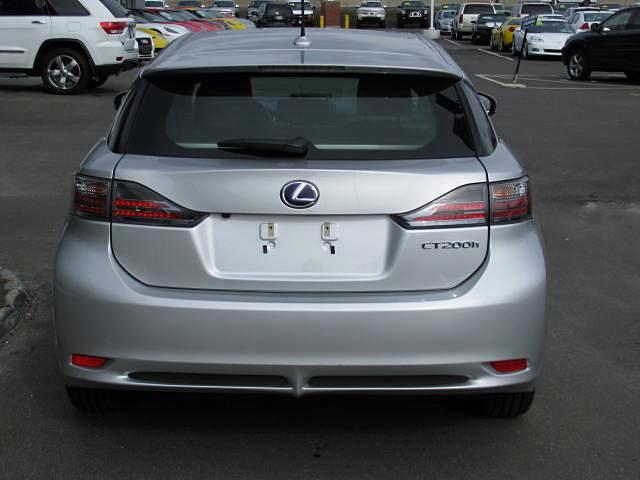 Lexus CT 200h 2012 photo 3