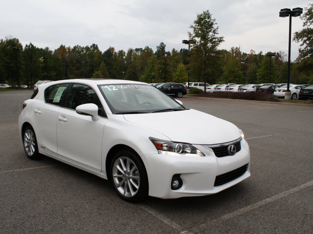 Lexus CT 200h 2012 photo 2