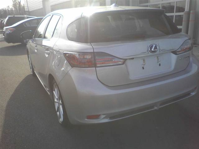 Lexus CT 200h 2012 photo 2