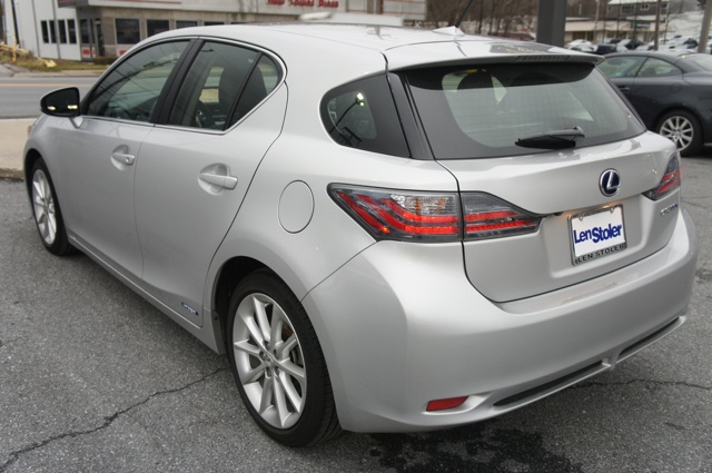 Lexus CT 200h 2012 photo 2