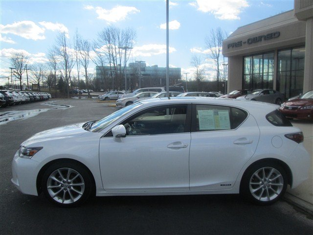 Lexus CT 200h 2012 photo 2