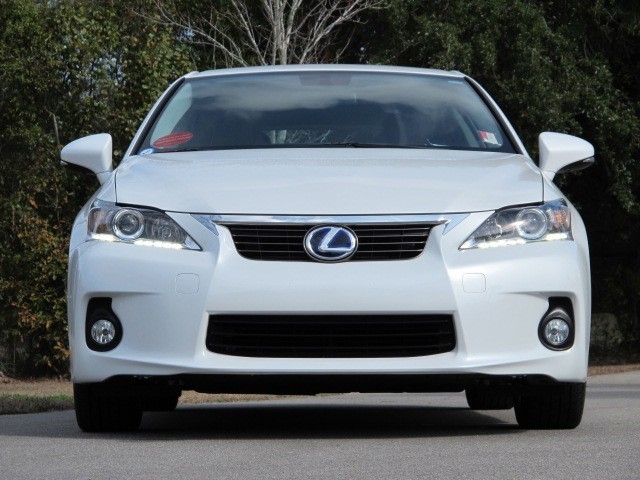 Lexus CT 200h 2012 photo 2