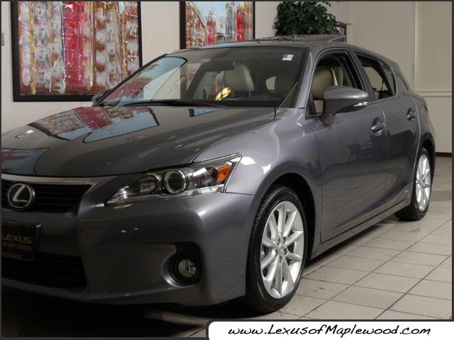 Lexus CT 200h 2012 photo 2