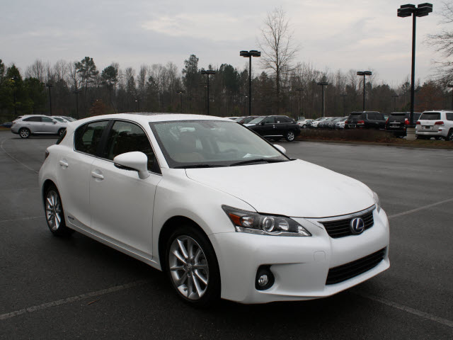 Lexus CT 200h 2012 photo 2