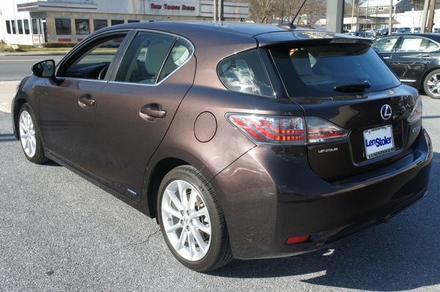 Lexus CT 200h 2012 photo 2