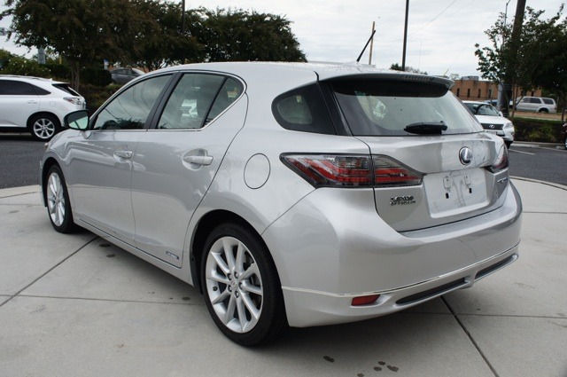 Lexus CT 200h 2012 photo 2