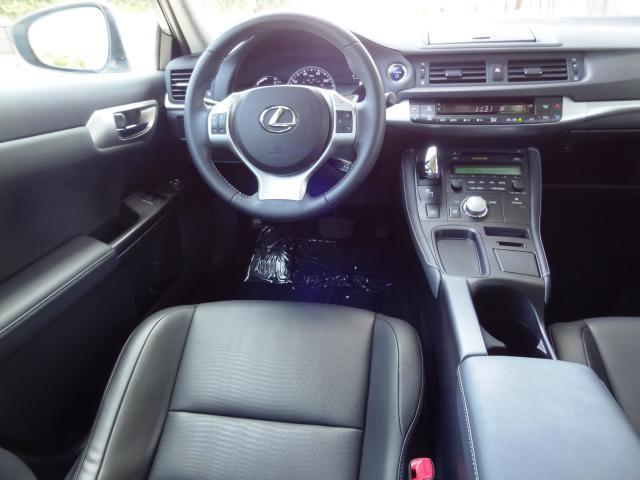 Lexus CT 200h 2012 photo 11